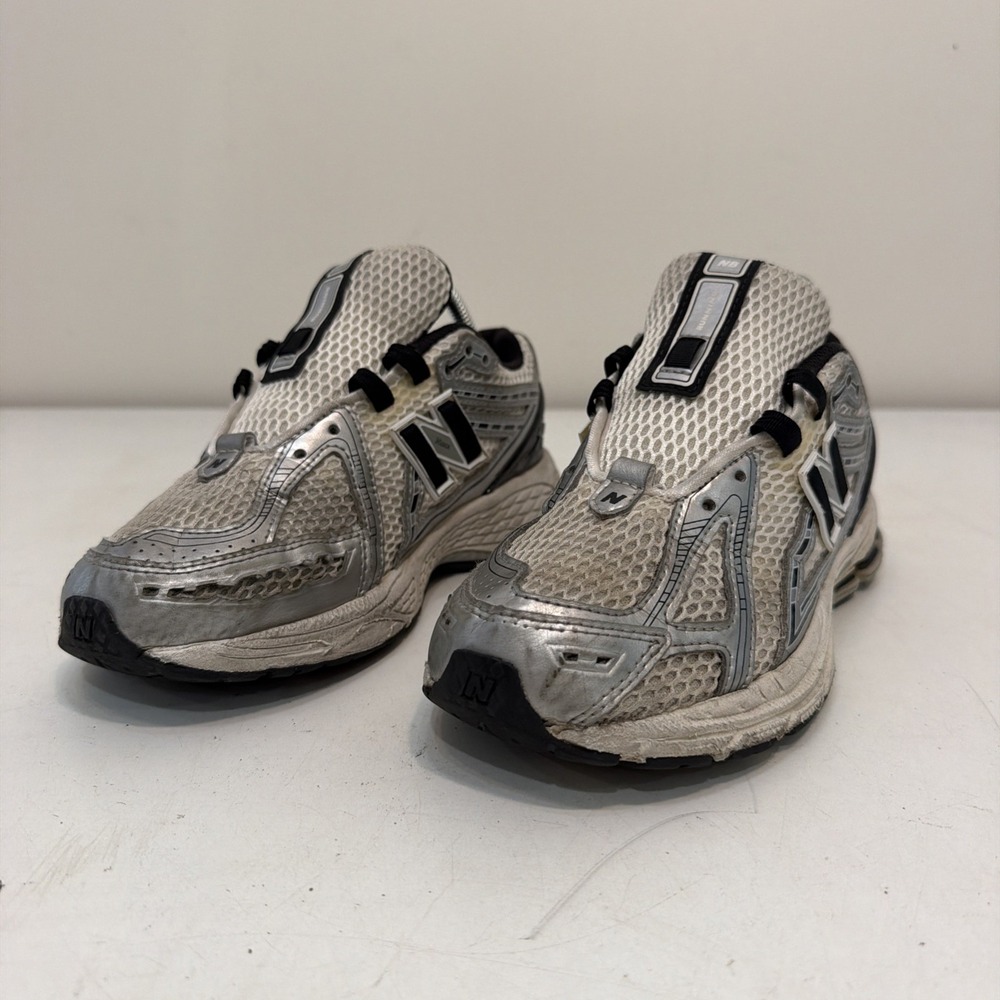 New Balance 1906R Grey/ Black Size 7 Big Kids GC1906R